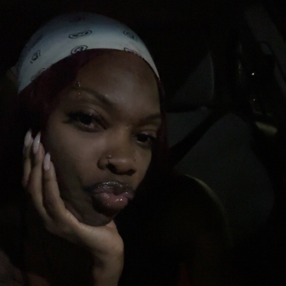 Meet your Posher, Adrienne